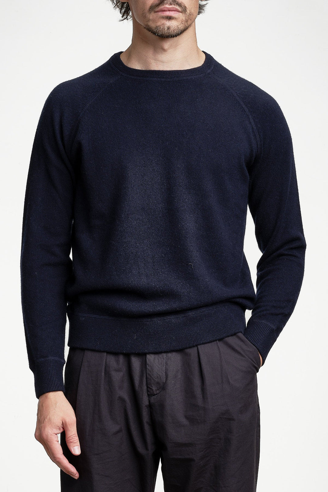 Luxury Cashmere Crew Neck Sweater Navy – JUPITER, framifrån