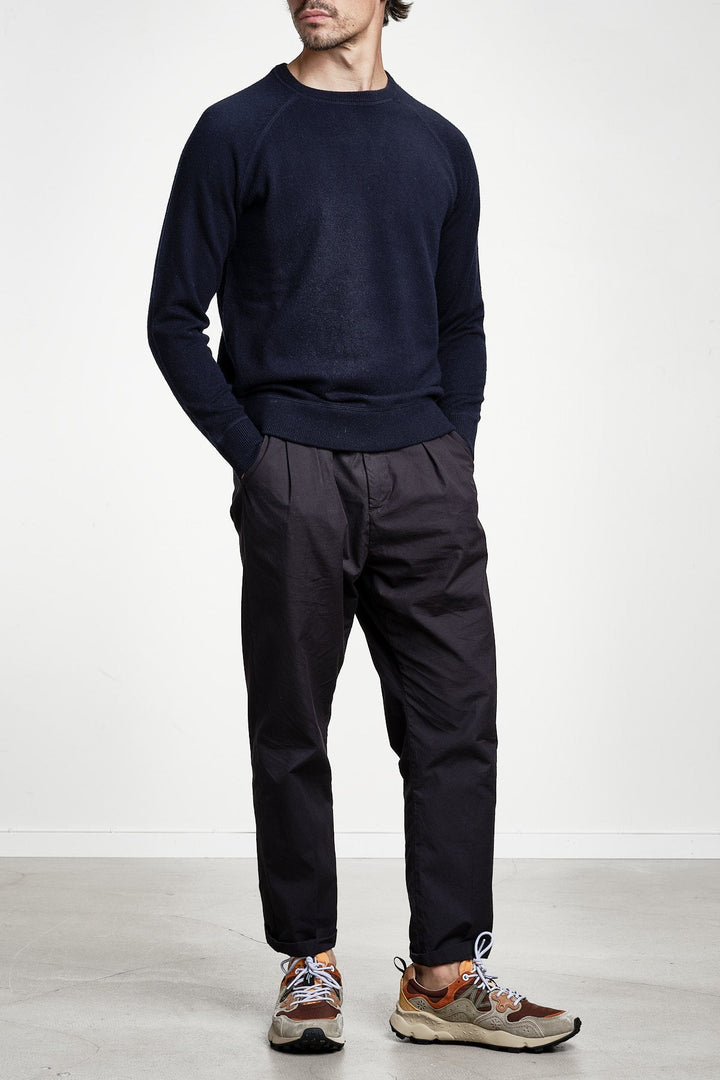 Luxury Cashmere Crew Neck Sweater Navy – JUPITER, detalj