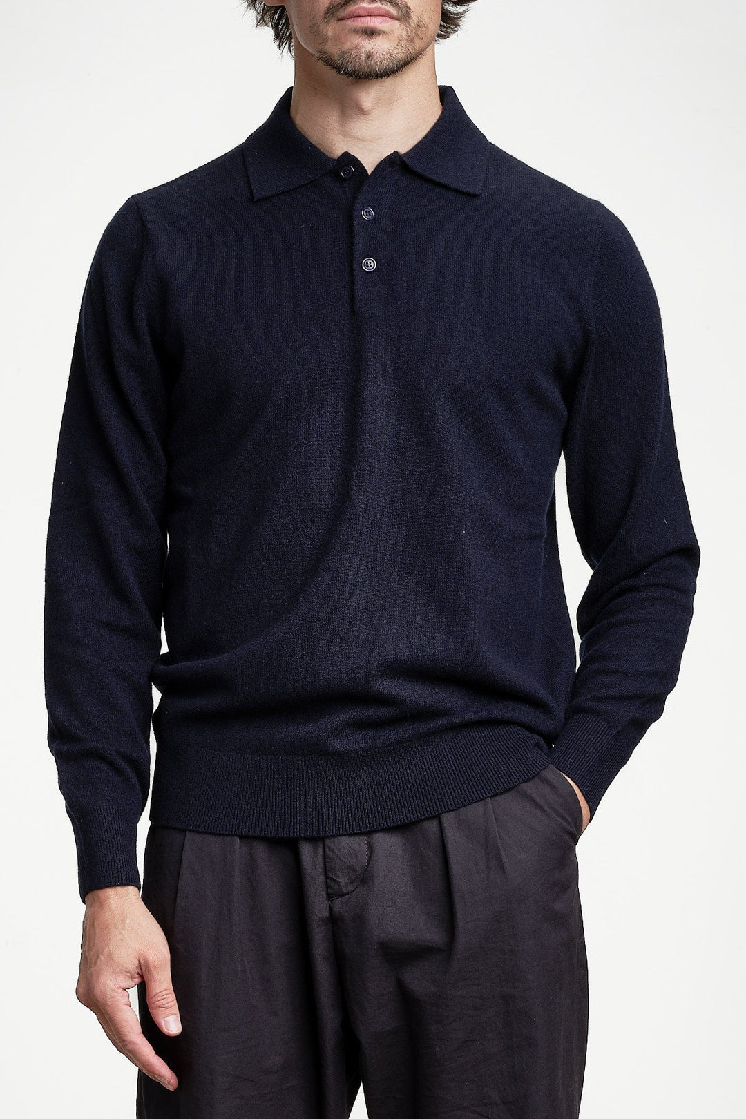 Luxury Cashmere Polo Neck Sweater Navy – JUPITER, framifrån
