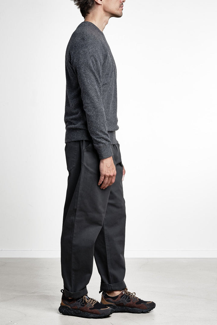 Wool Cashmere Raglan Sweater Mid Grey – Jupiter, closeup på materialet