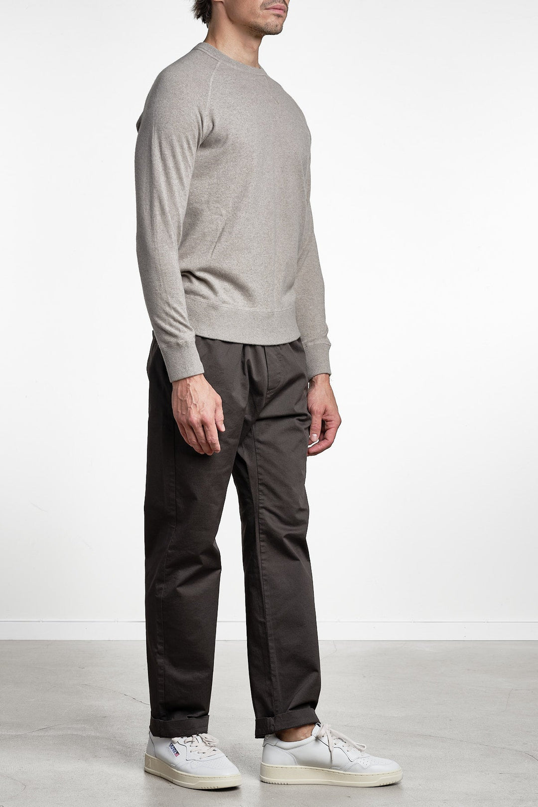 Wool Cashmere Raglan Sweater Taupe – Jupiter, closeup på materialet