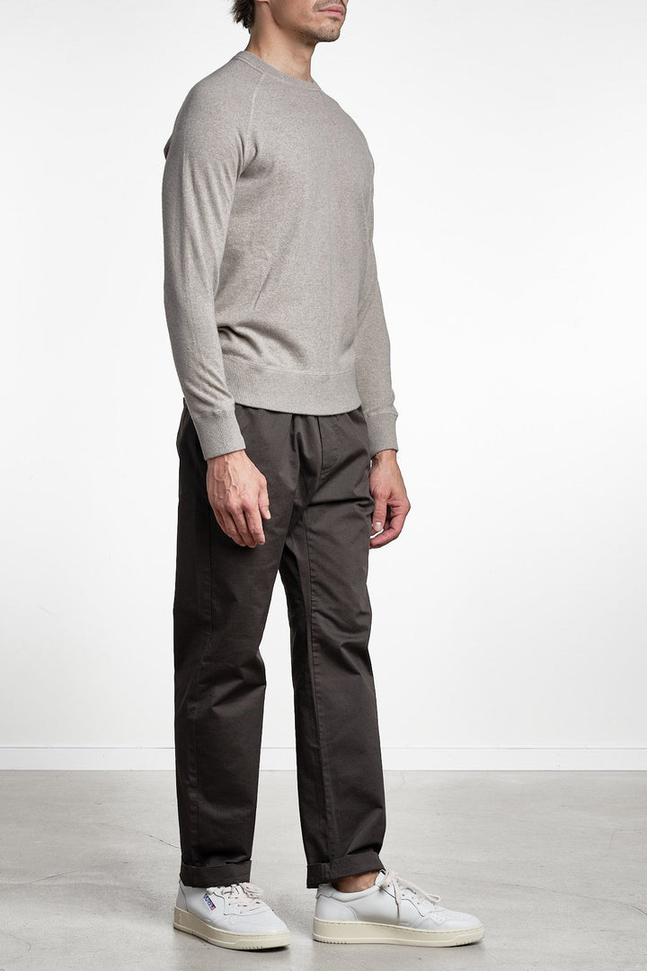 Wool Cashmere Raglan Sweater Taupe – Jupiter, closeup på materialet