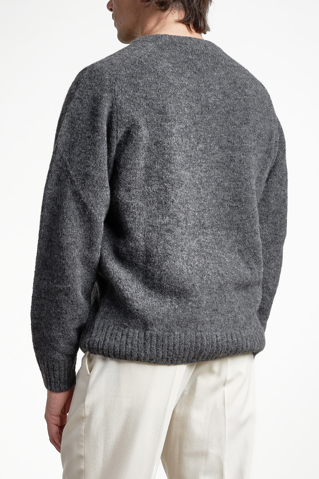 Luxury Alpaca Crewneck Sweater Graphite – Filippo De Laurentiis, snett bakifrån