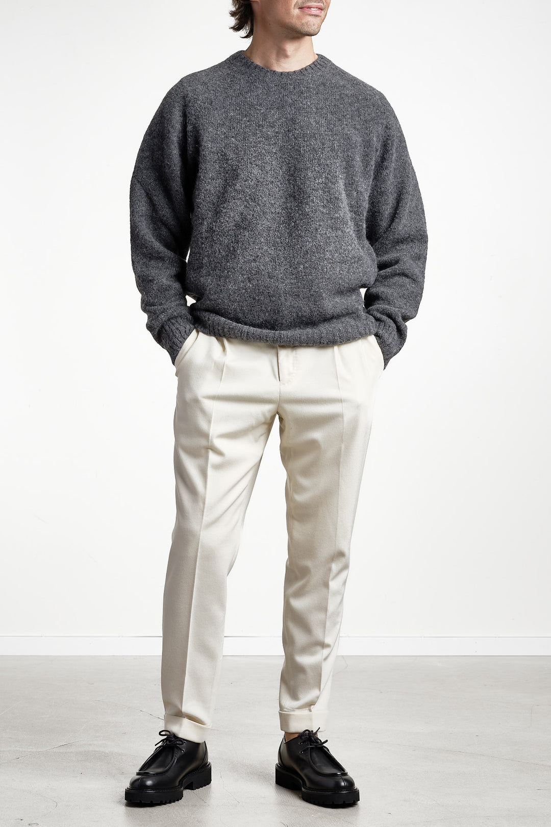 Luxury Alpaca Crewneck Sweater Graphite – Filippo De Laurentiis, detaljbild