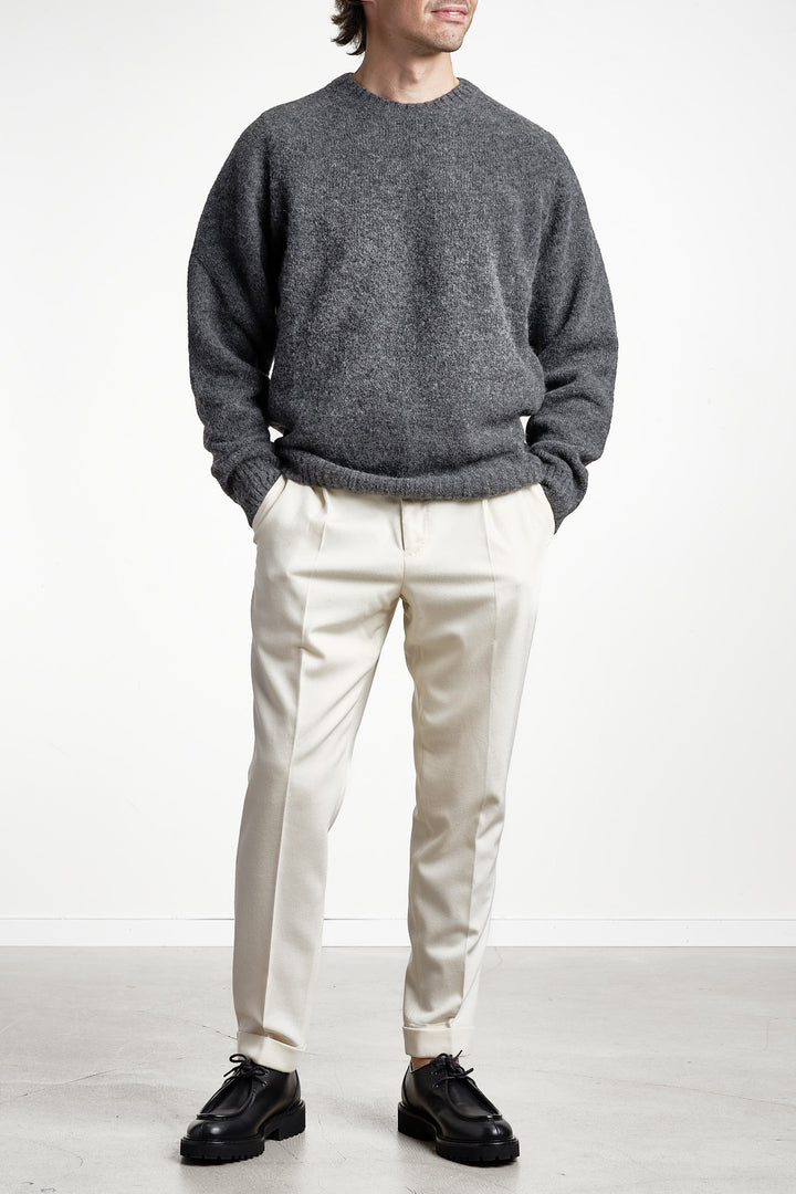 Luxury Alpaca Crewneck Sweater Graphite – Filippo De Laurentiis, detaljbild