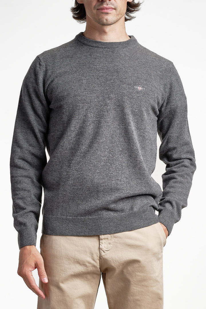 Superfine Lambswool Crewneck Charcoal Melange – GANT, framifrån