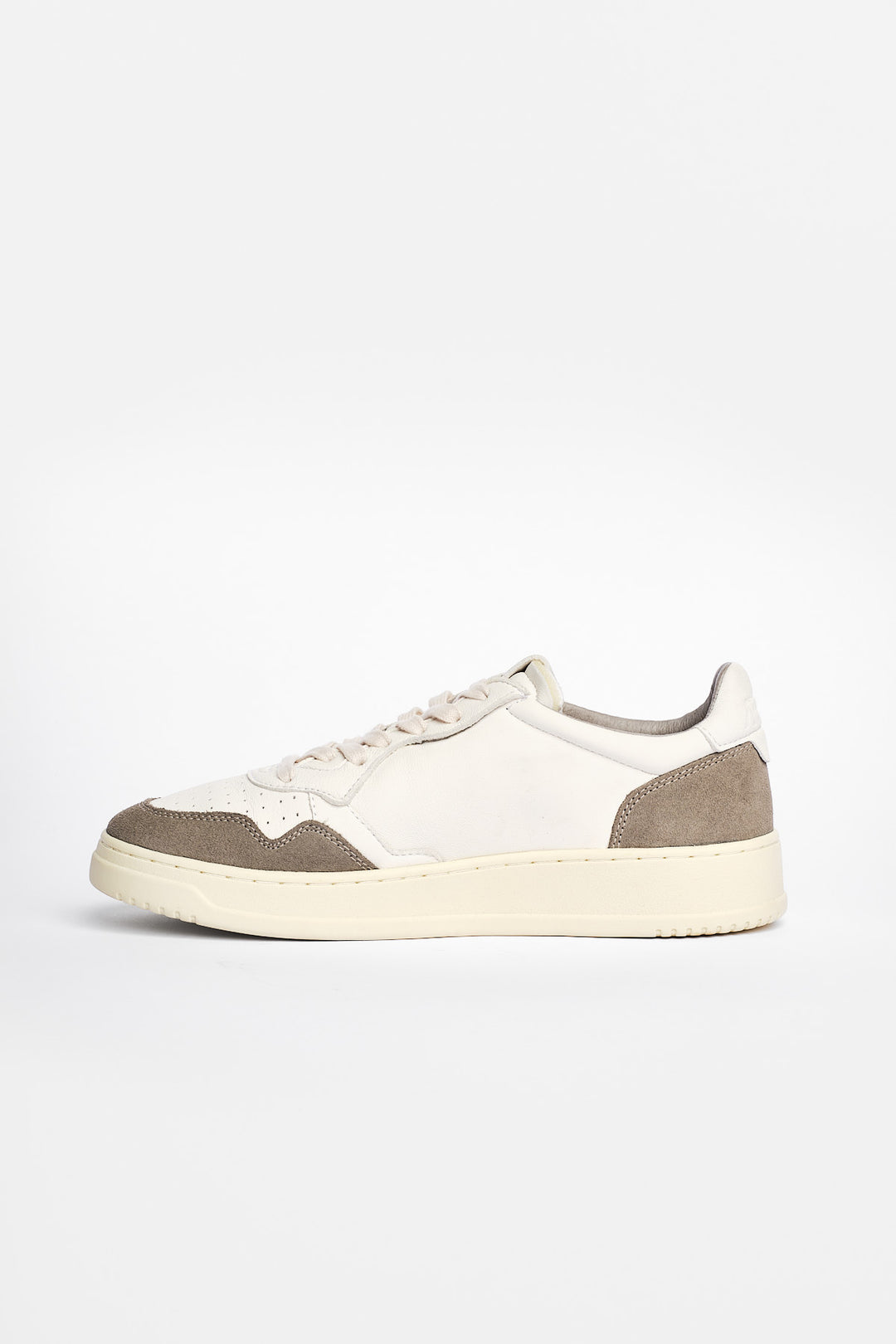 Medalist Goat Suede Sneaker HVID/GRÅ