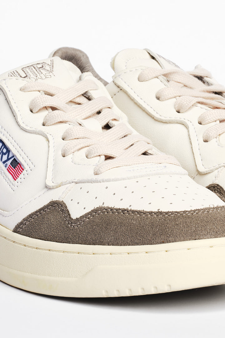 Medalist Goat Suede Sneaker HVID/GRÅ