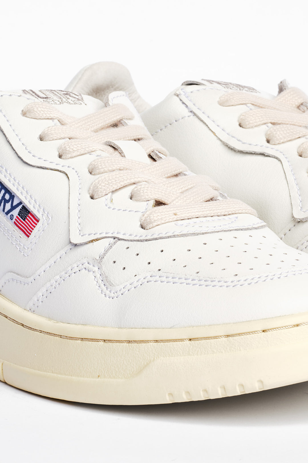 MEDALIST LAV SNEAKER HVID