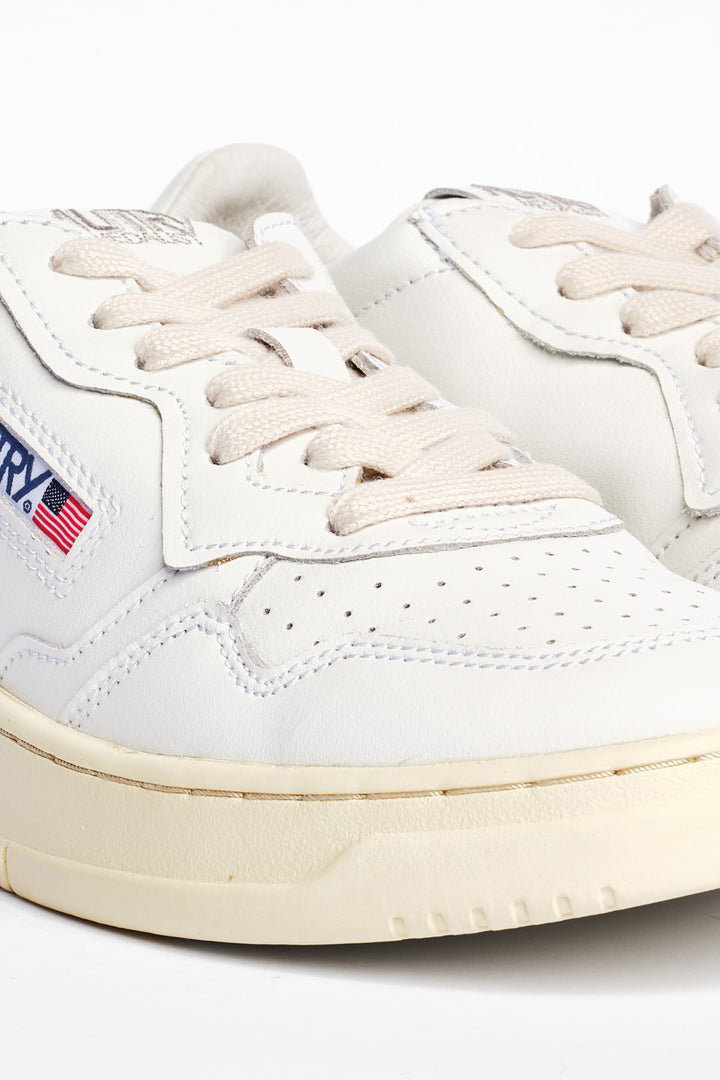 MEDALIST LAV SNEAKER HVID