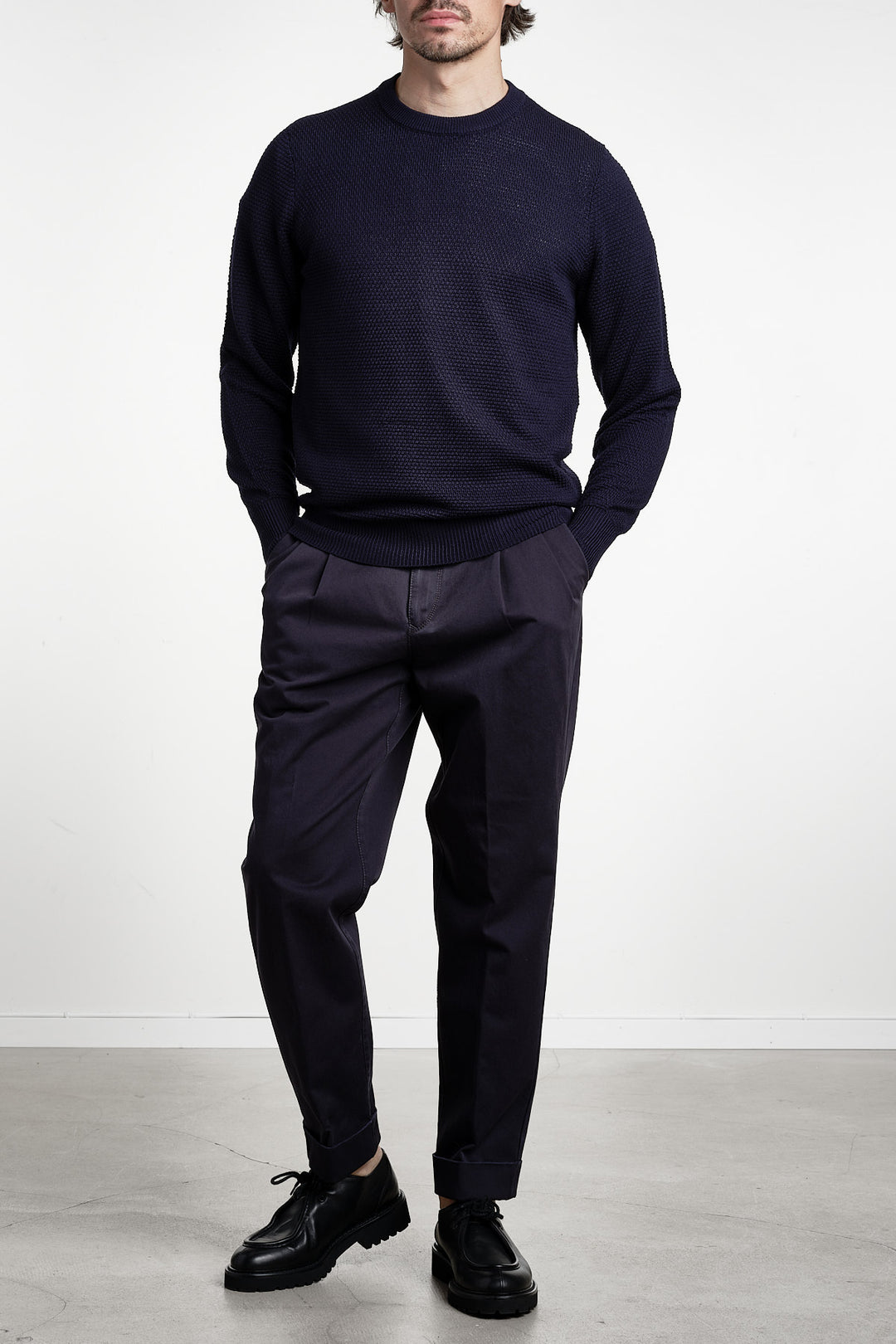 Grana Di Riso Crewneck Sweater Blue/Navy – Jupiter, helfigur framifrån