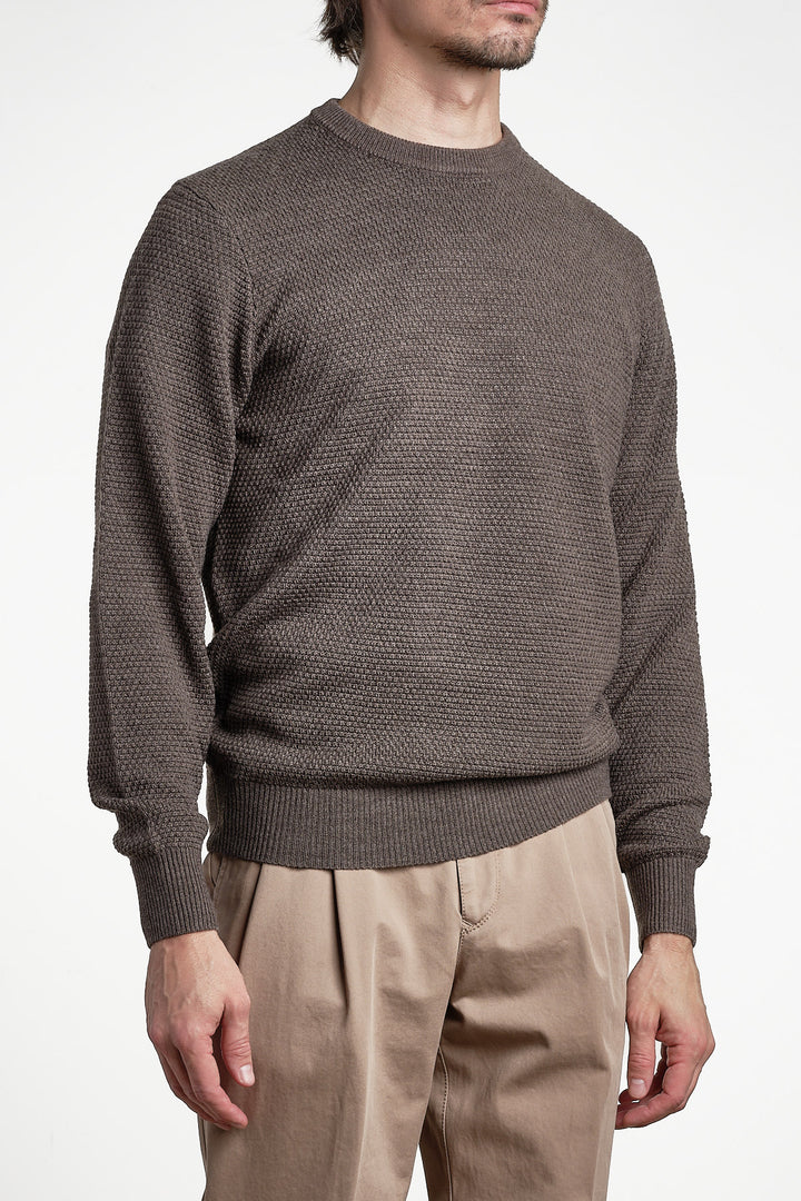 Grana Di Riso Crewneck Sweater Walnut – Jupiter, snett framifrån