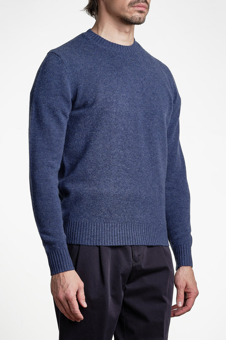 Luxury Wool Cashmere Crewneck Denim – Jupiter, snett framifrån