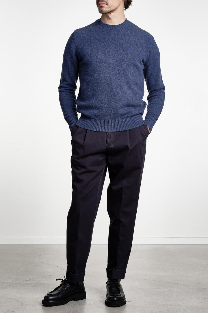 Luxury Wool Cashmere Crewneck Denim – Jupiter, helfigur framifrån