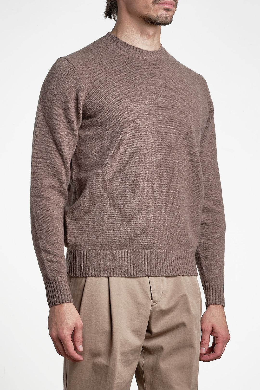 Luxury Wool Cashmere Crewneck Walnut – Jupiter, snett framifrån