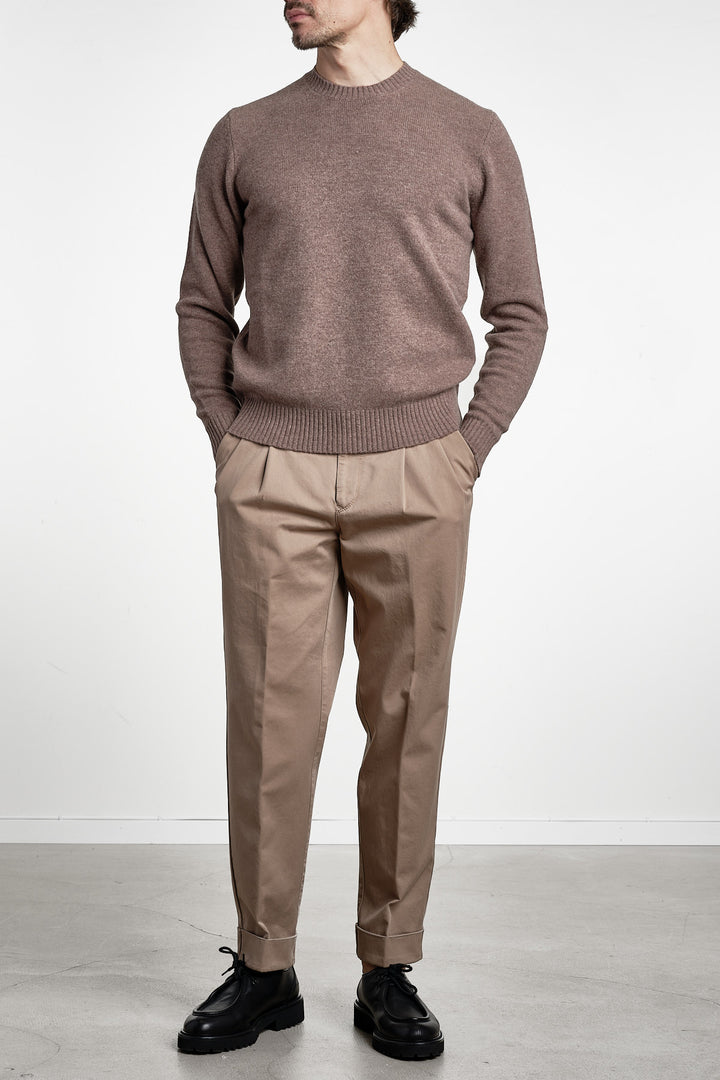 Luxury Wool Cashmere Crewneck Walnut – Jupiter, helfigur framifrån