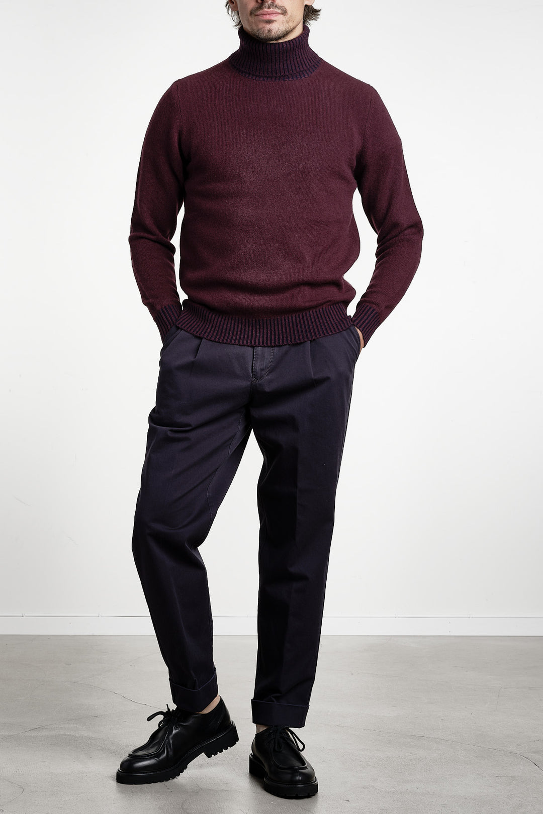 Luxury Wool Rollneck Bordeaux – Jupiter, helfigur framifrån