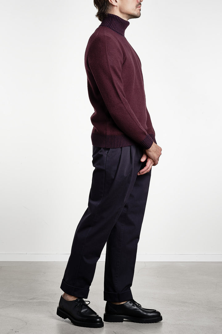Luxury Wool Rollneck Bordeaux – Jupiter, helfigur från sidan