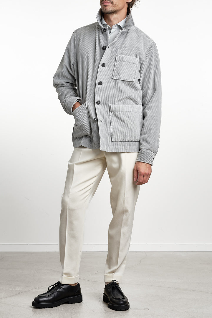Corduroy Capo Grafite Overshirt Steel Grey – Xacus, närbild med handen i fickan