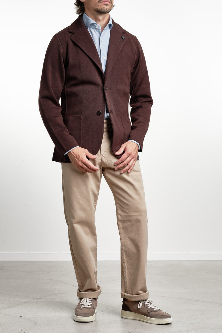 Single Breasted Knitwear Blazer Brown – Lardini, helbild med handen vid midjan