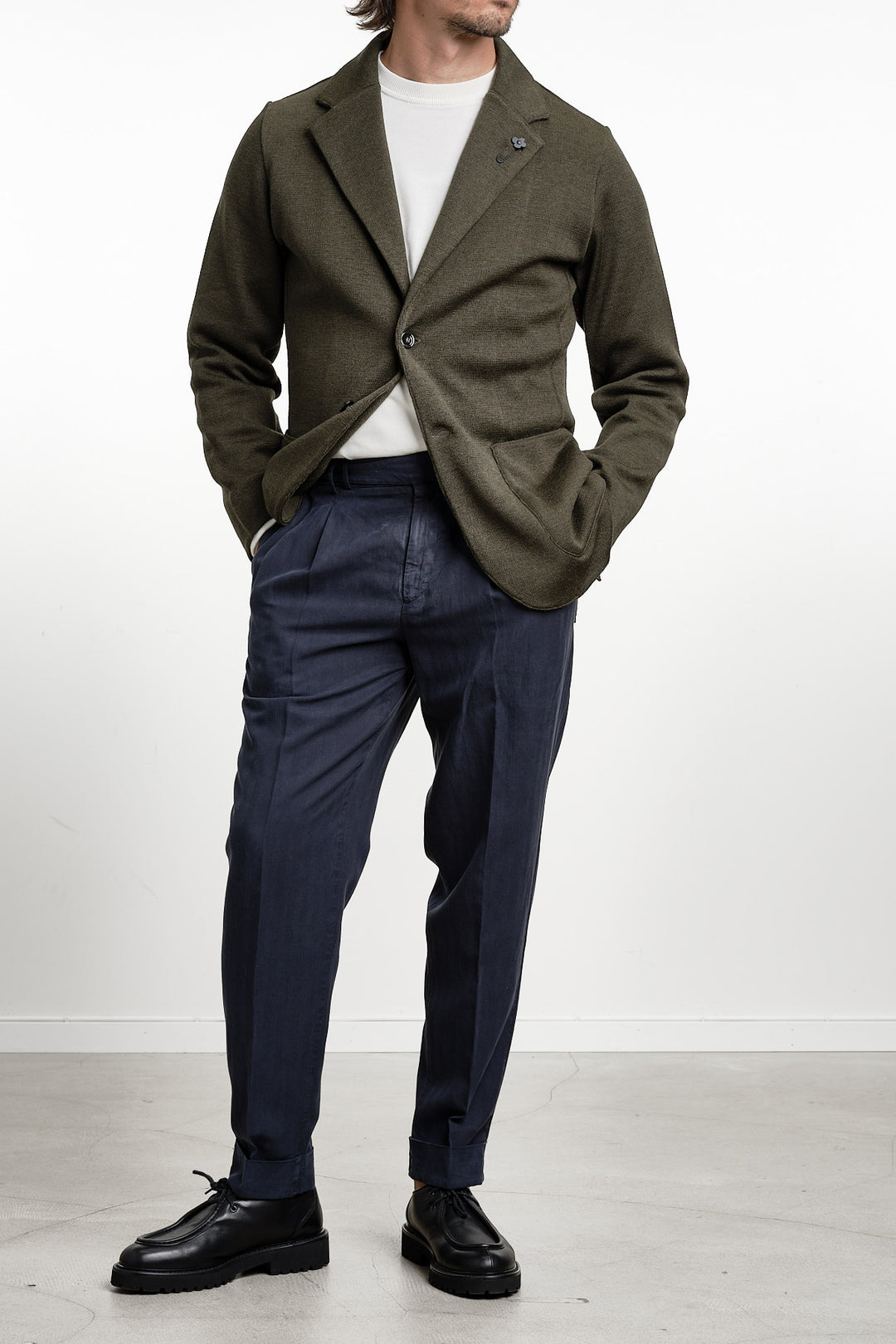 Single Breasted Knitwear Blazer Green – Lardini, helbild med handen i fickan