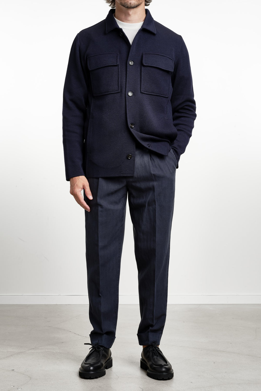 Merino Wool Overshirt Navy – Lardini, framifrån