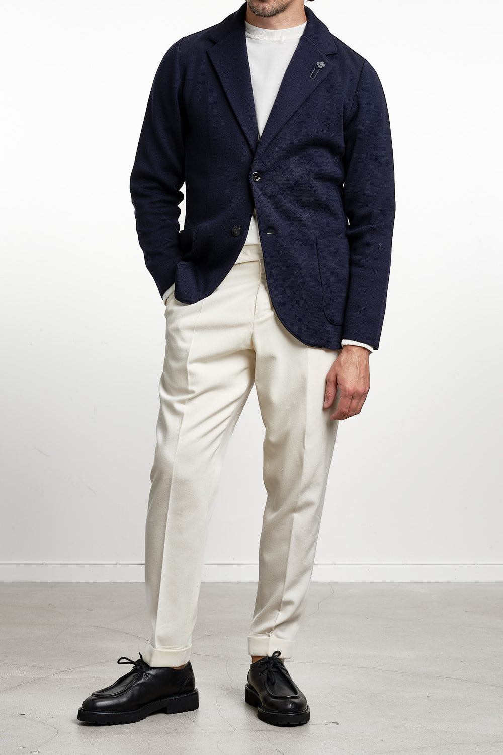 Single Breasted Knitwear Blazer Navy – Lardini, helbild med handen i fickan