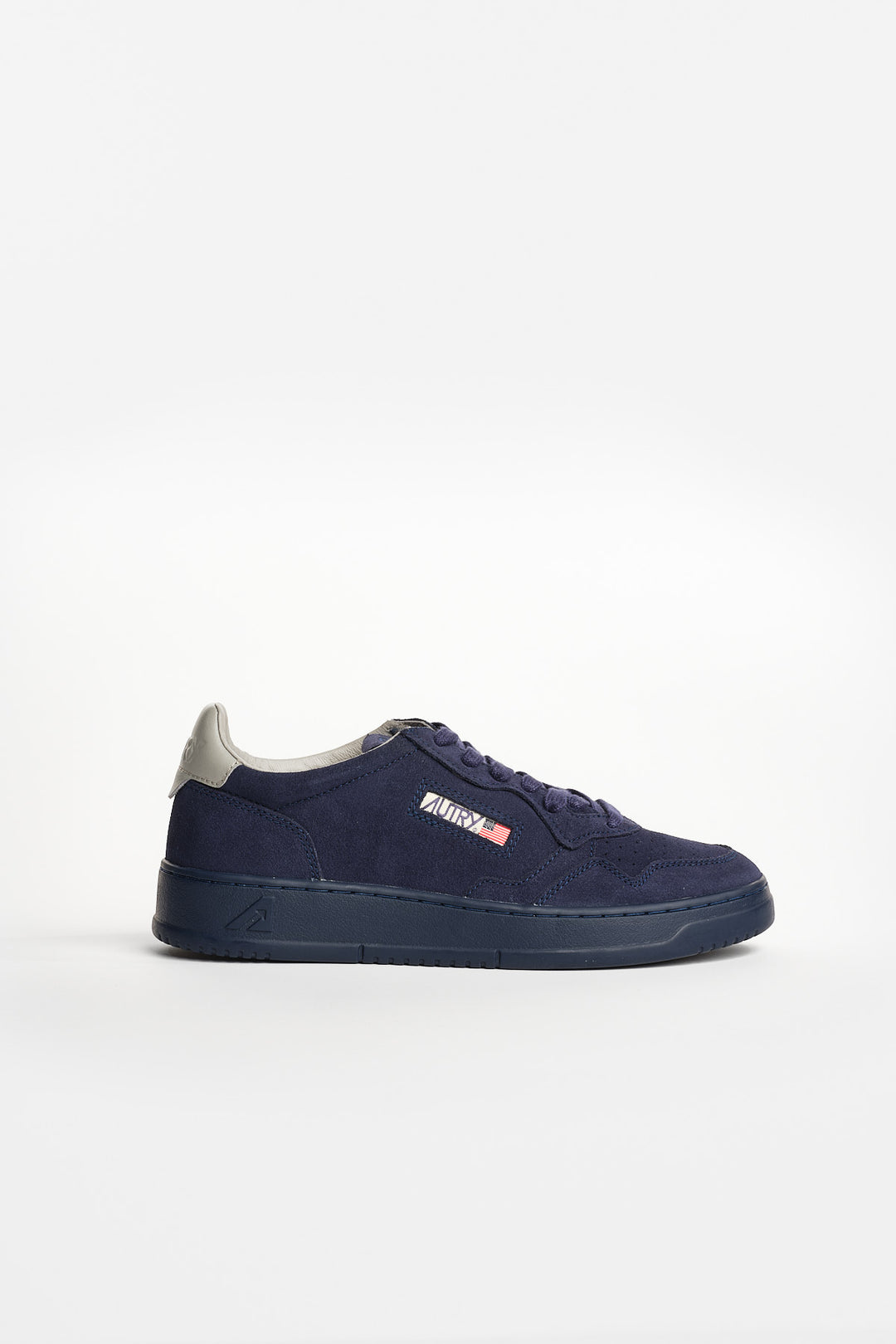 Medalist Low Suede Sneaker Navy/Vapor – Autry, sidan