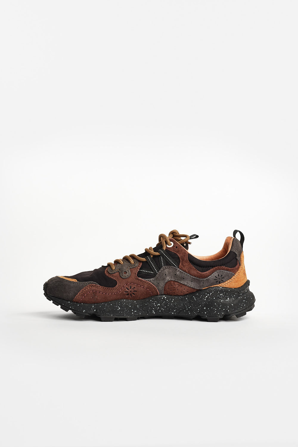 Yamano 3 Suede/Nylon Sneaker Black – Flower Mountain, vinkel framifrån
