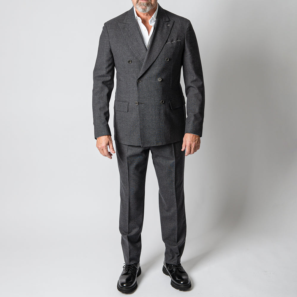 Luxury Melanged Wool DB Suit MELANGE GREY – GAIOLA, helbild på modell framifrån