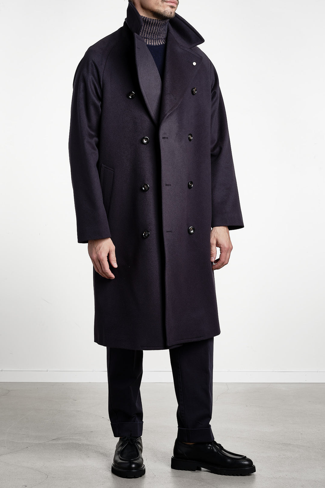 Wool Cashmere Oversized Raglan Coat Navy – Luigi Bianchi Mantova, helfigur från sidan