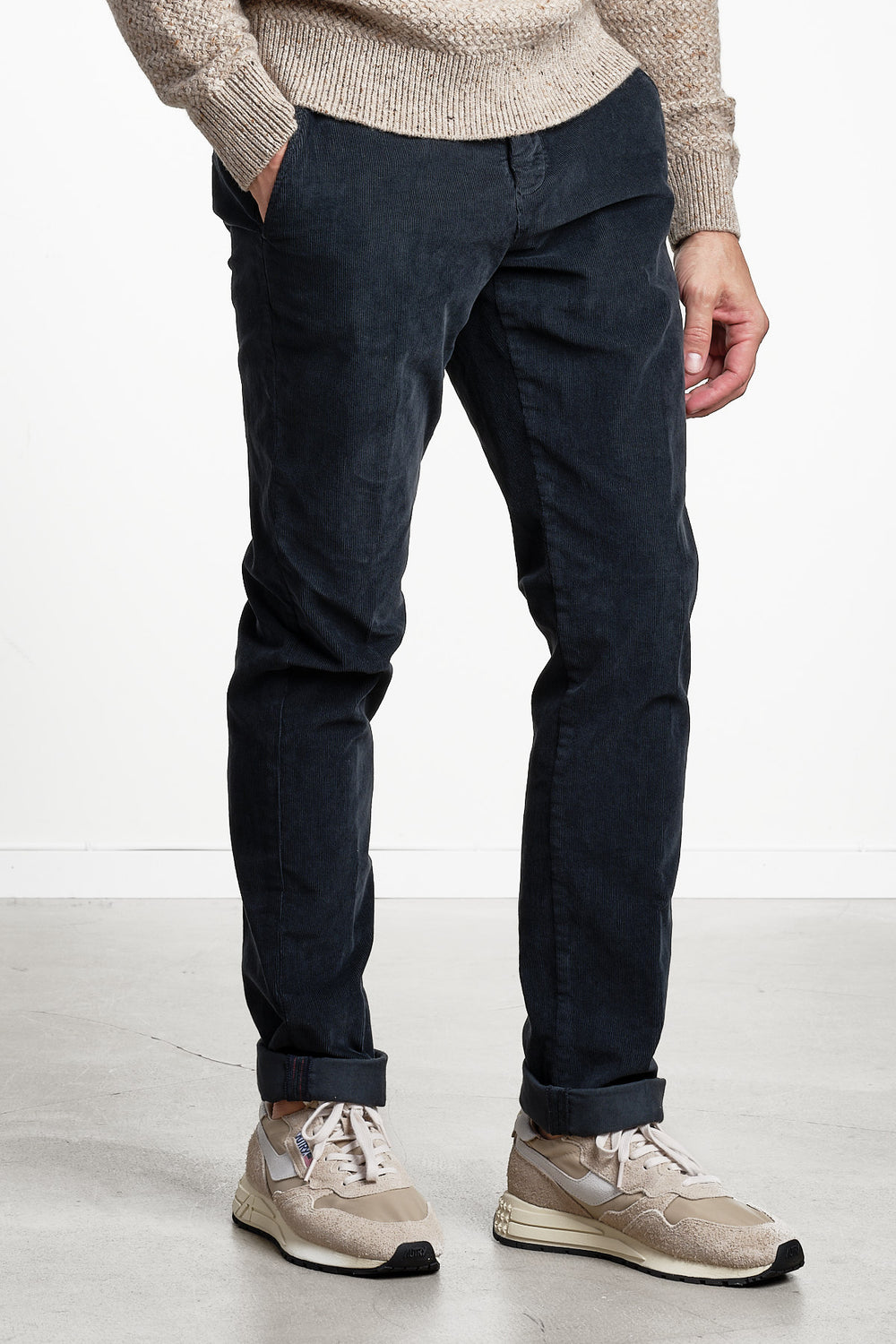 Torino Style Corduroy Trouser Blue/Black – MASON´S, snett framifrån
