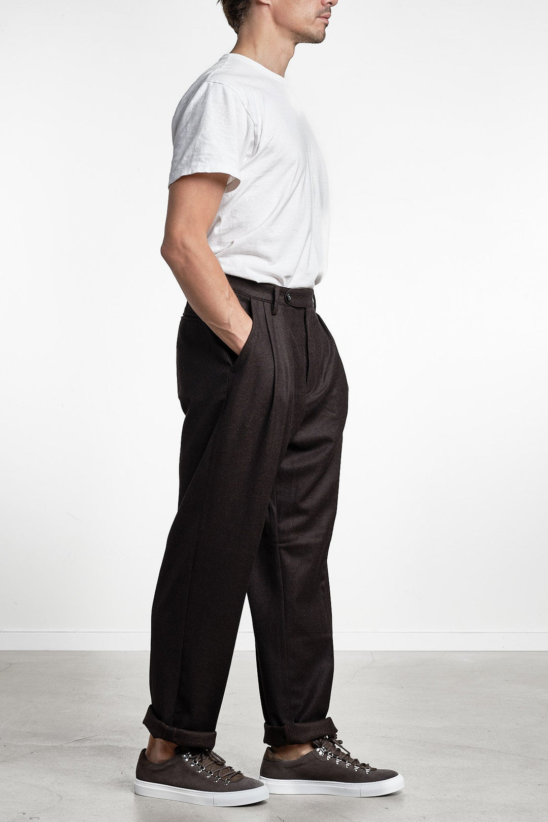 Stan Wool Flanell Trouser Dark Brown – Massimo Alba, closeup på materialet