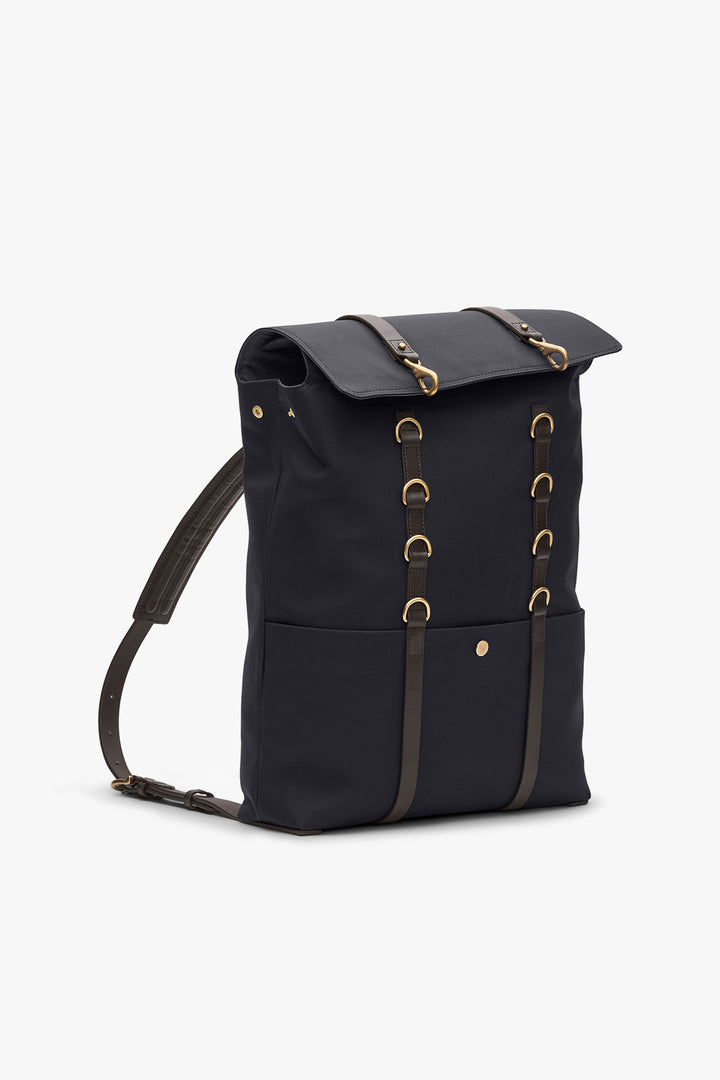 M/S BACKPACK NAVY/DARK BROWN – MISMO, snett framifrån