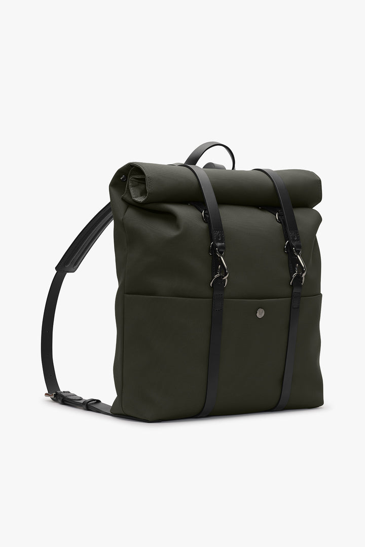 M/S BACKPACK Shelter Green/Black – MISMO, snett framifrån