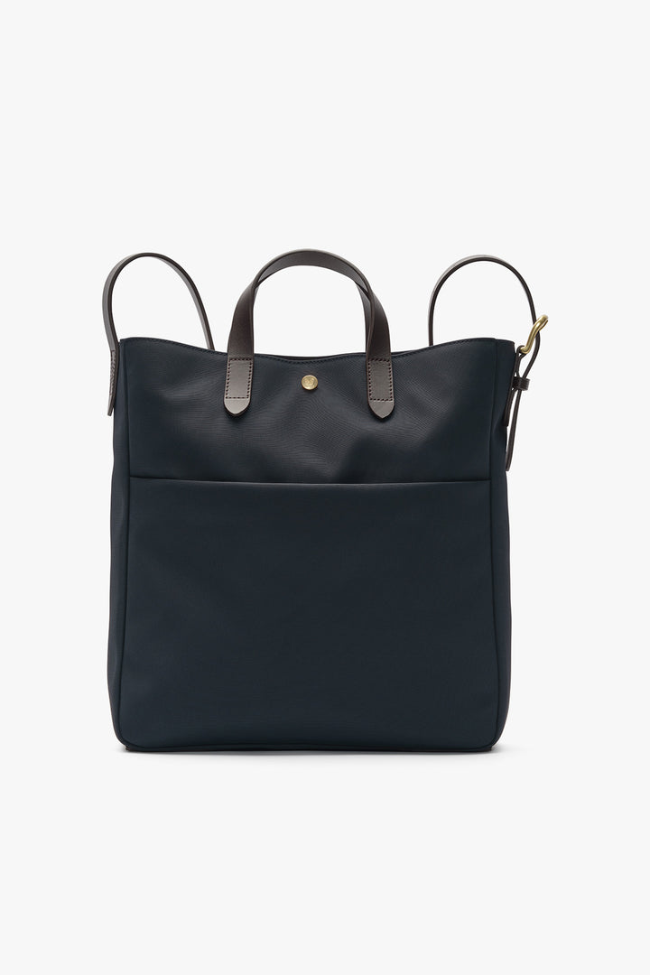 MS FIELD TOTE Navy/Dark Brown – MISMO, framifrån