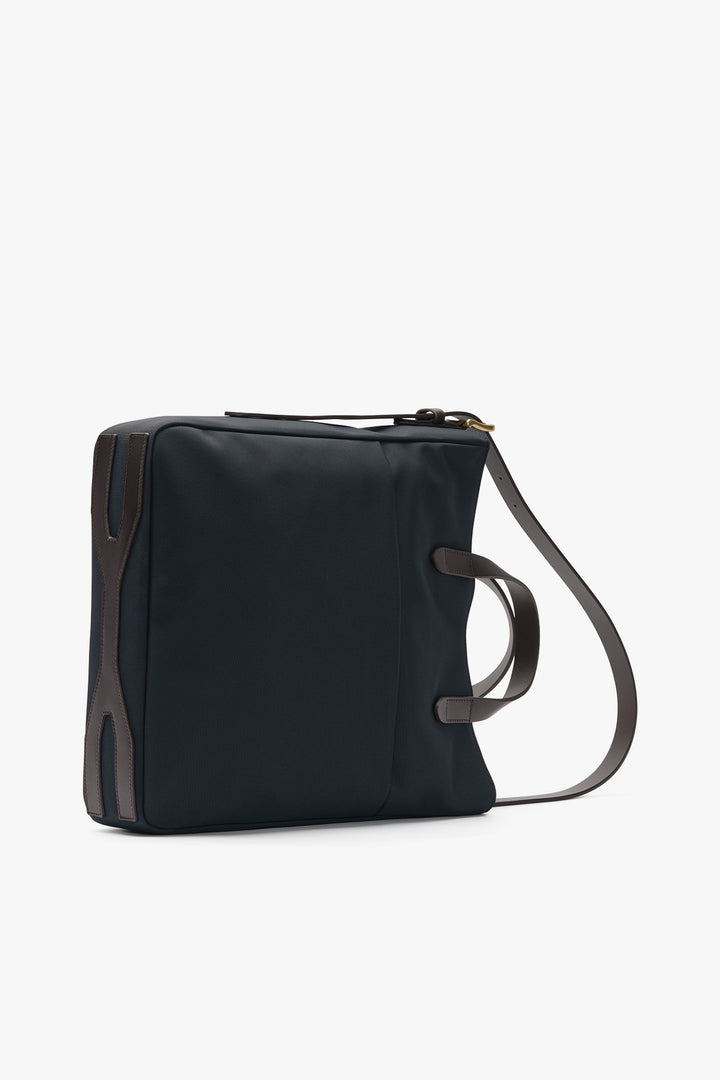 MS FIELD TOTE Navy/Dark Brown – MISMO, från sidan