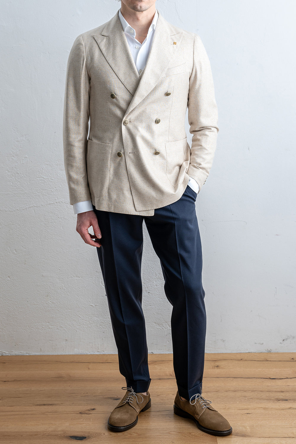 Montecarlo Db Silk Blazer SAND – TAGLIATORE, helbild framifrån på modell