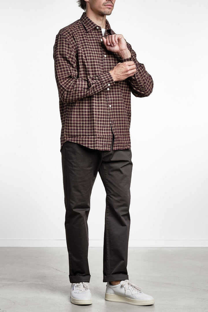 Deon 5465 Flannel Shirt Bordeaux Check – NN07, closeup på materialet