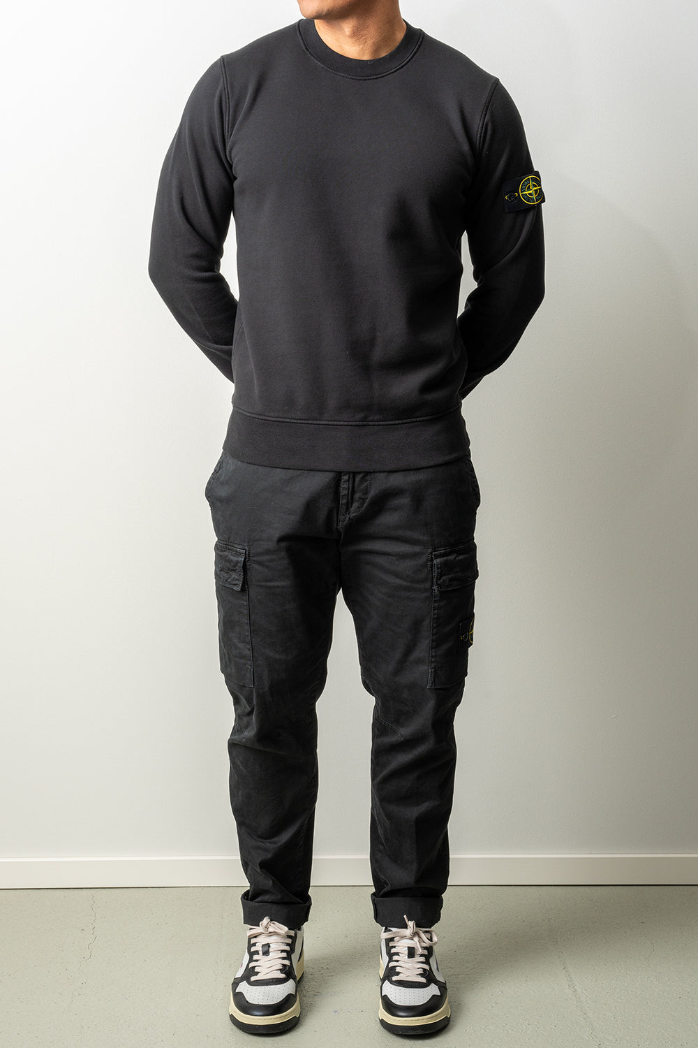 Organic Cotton Fleece Crewneck 6100060 Black – STONE ISLAND, helbild på modell framifrån