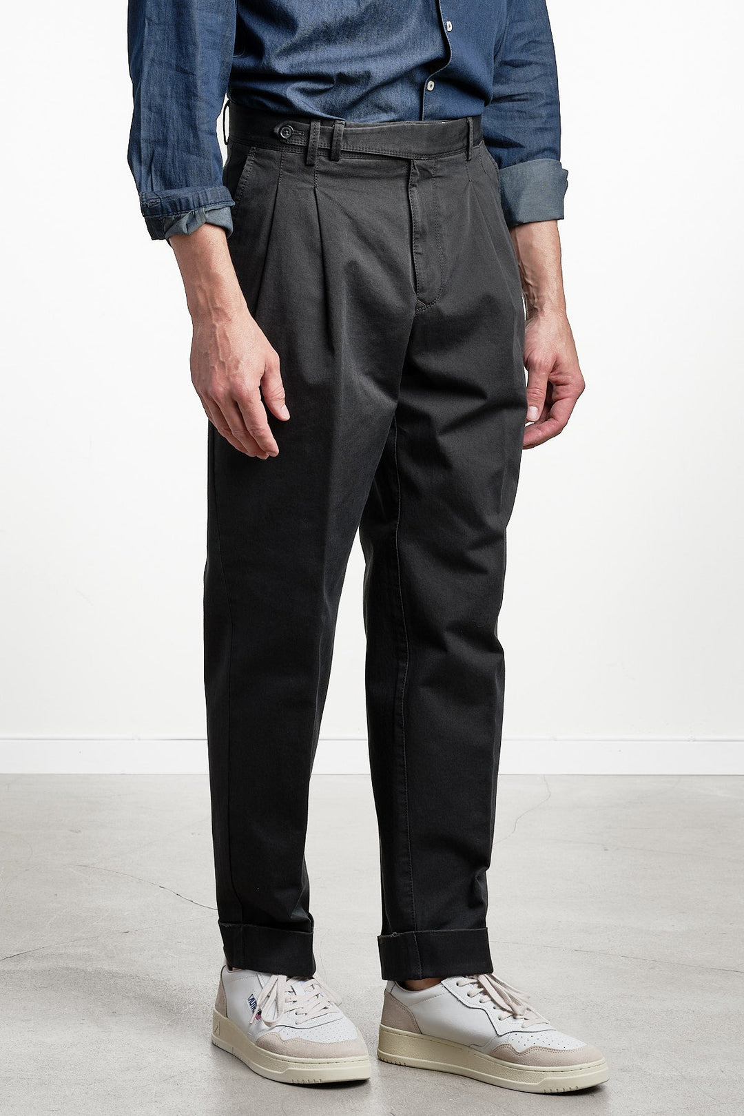 Carrot Two Pleat Cotton Trouser DARK GREY – PT TORINO, bakifrån