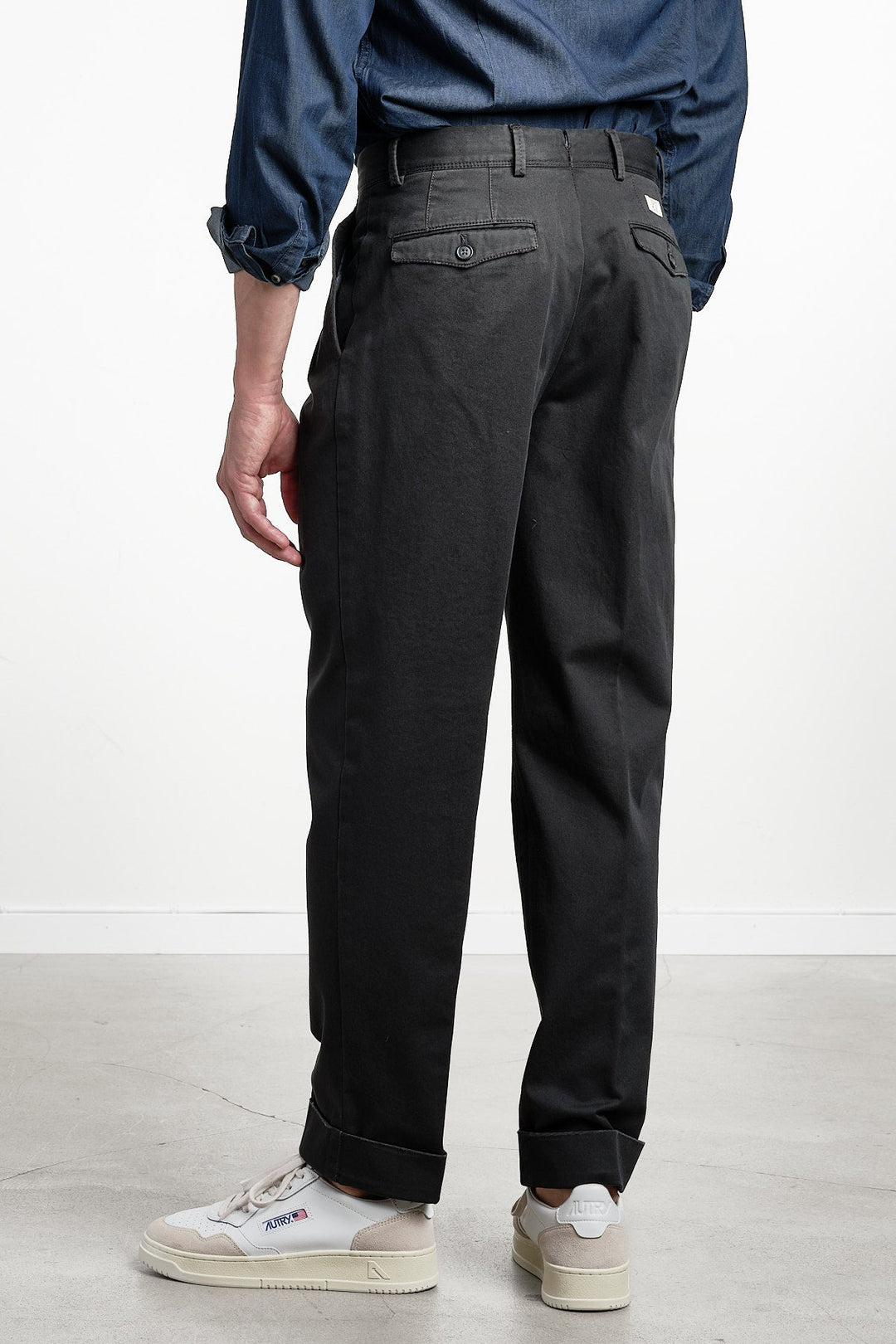 Carrot Two Pleat Cotton Trouser DARK GREY – PT TORINO, sidobild