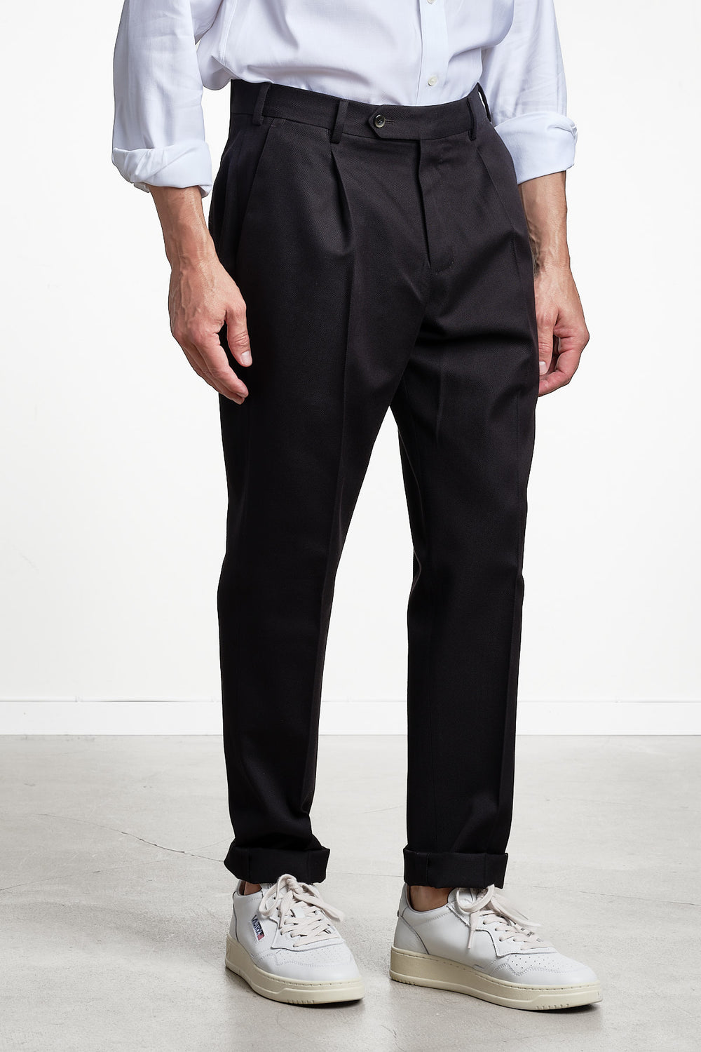 Union One Pleat Wool Trouser Black – PT Torino, snett framifrån