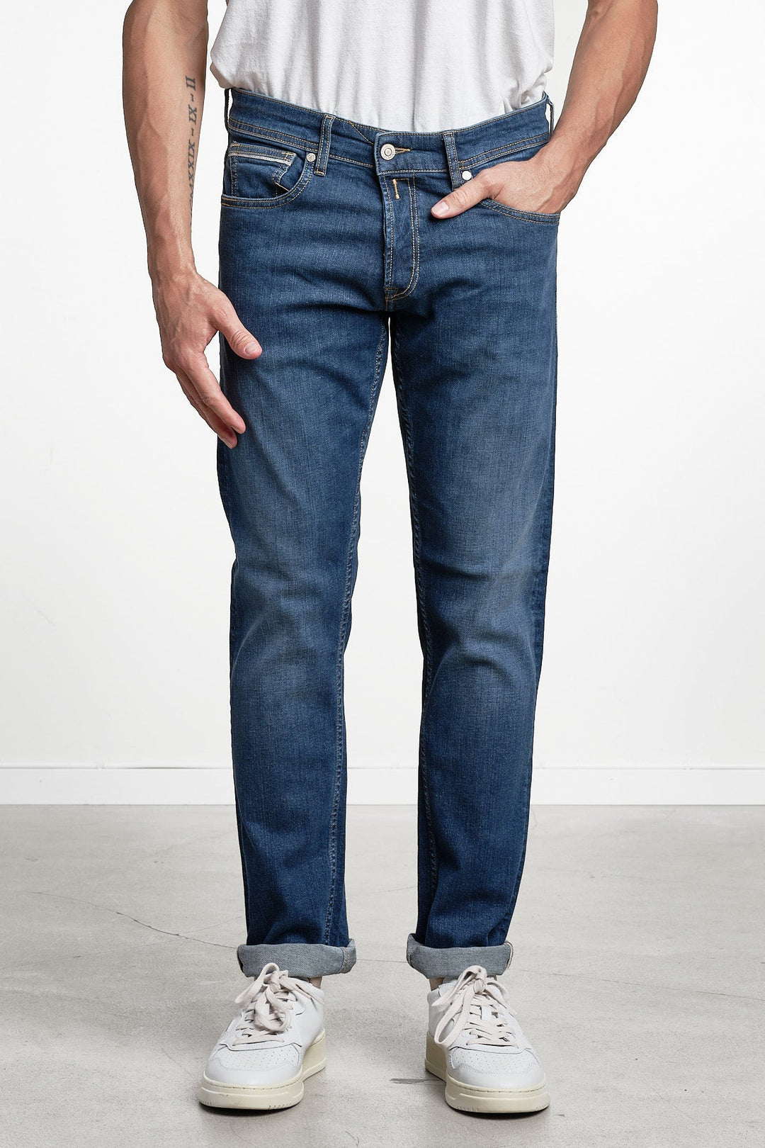 Grover Straight Fit Jeans Dark Blue – Replay, framifrån
