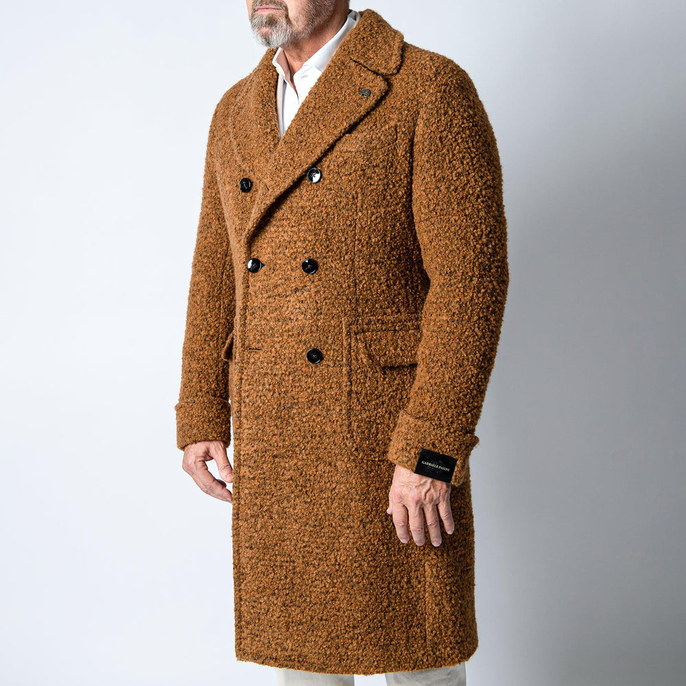 Double Breasted Bouclé Coat Brown – GABRIELE PASINI, helbild på modell framifrån, dubbelknäppt
