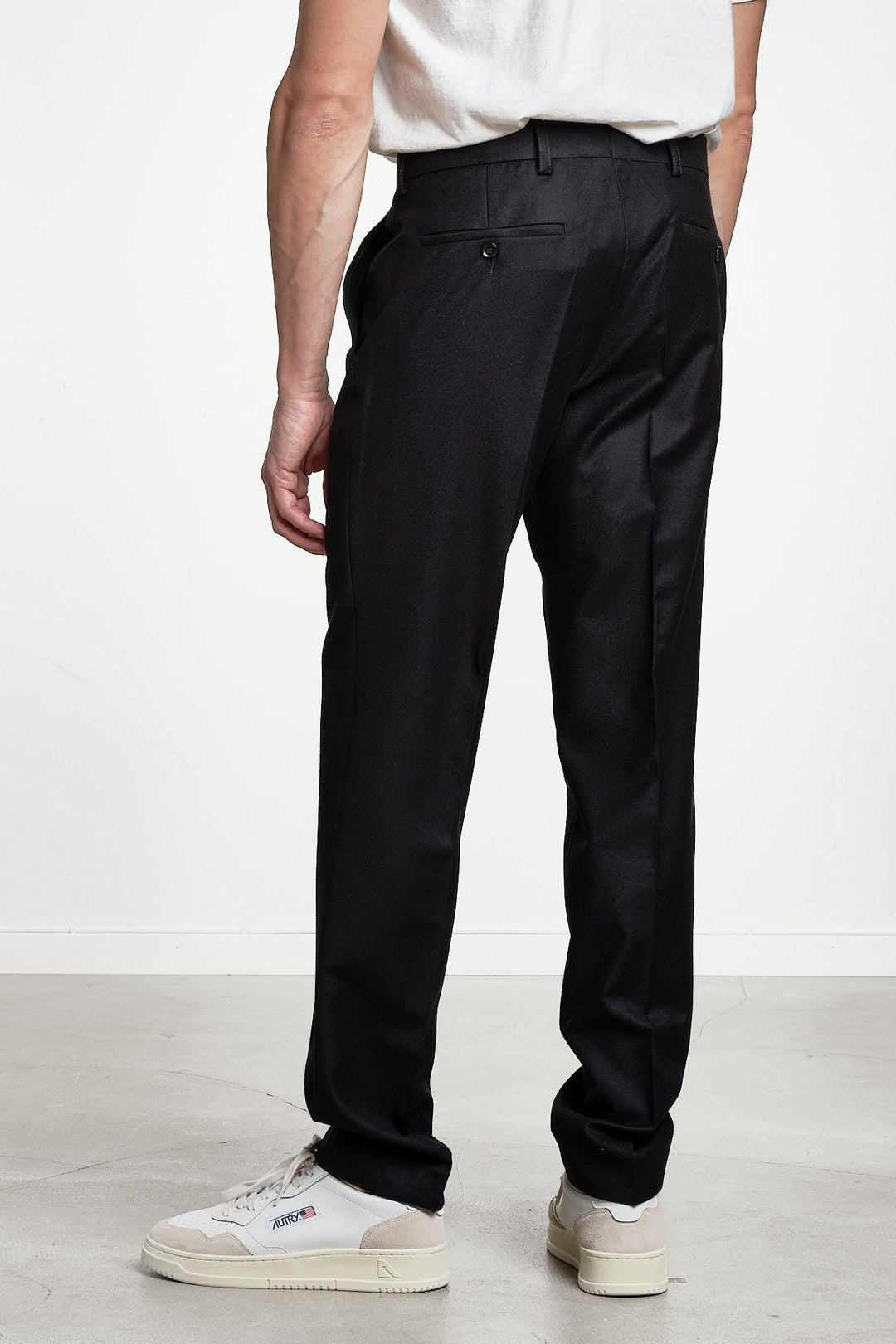Pat Flannel Trouser Black – STUDIO 73, bakifrån
