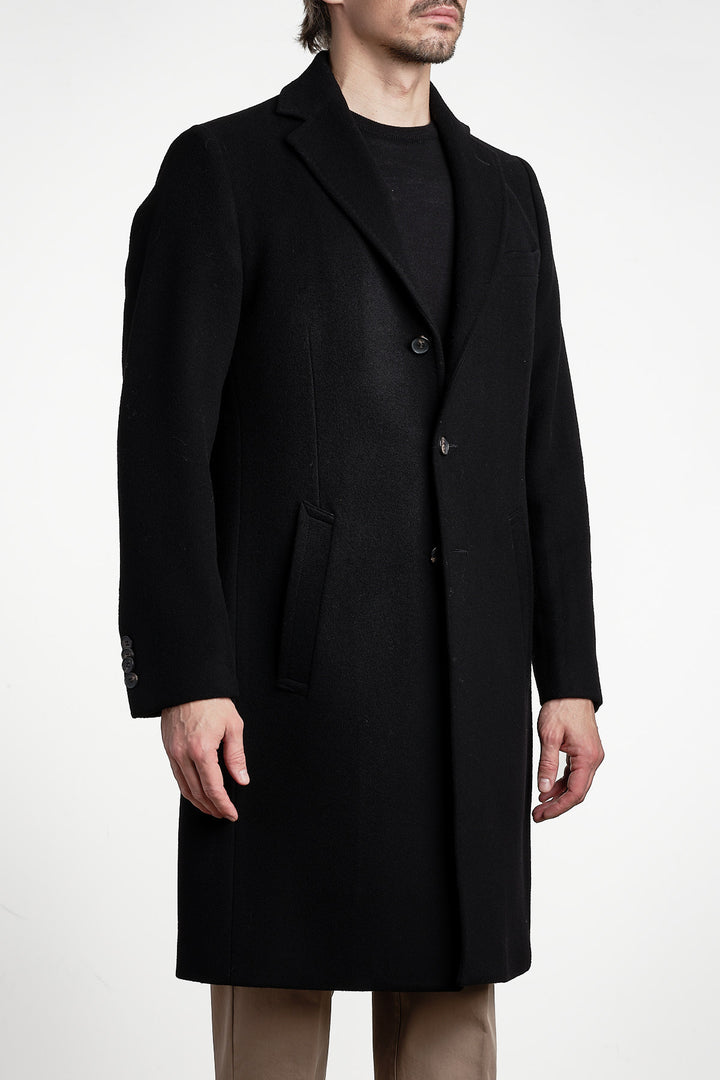 Jupiter x Studio Coat Black – Studio 73, snett framifrån