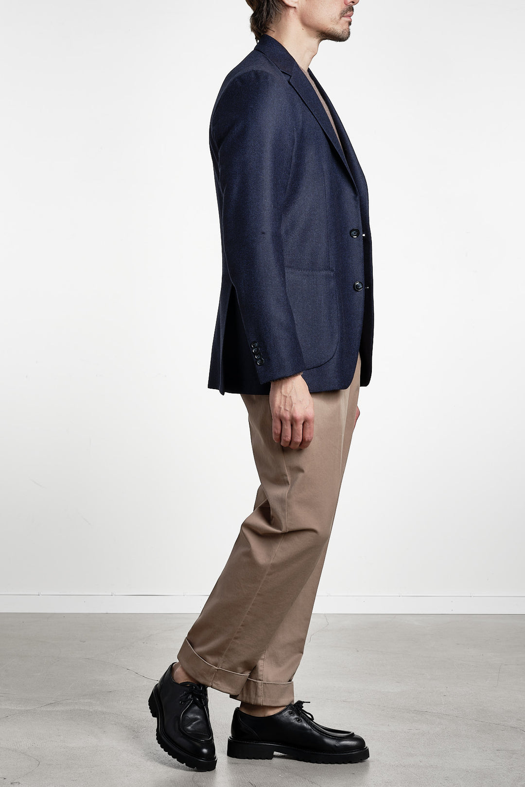 Milos Wool Blazer Dark Navy – Studio 73, helfigur från sidan