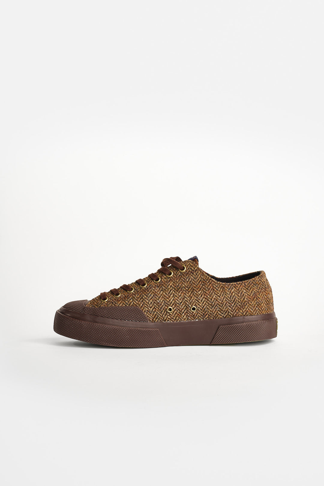 2432 Works Wool Patchwork Brown Toffee – Superga, i profil med tån åt vänster