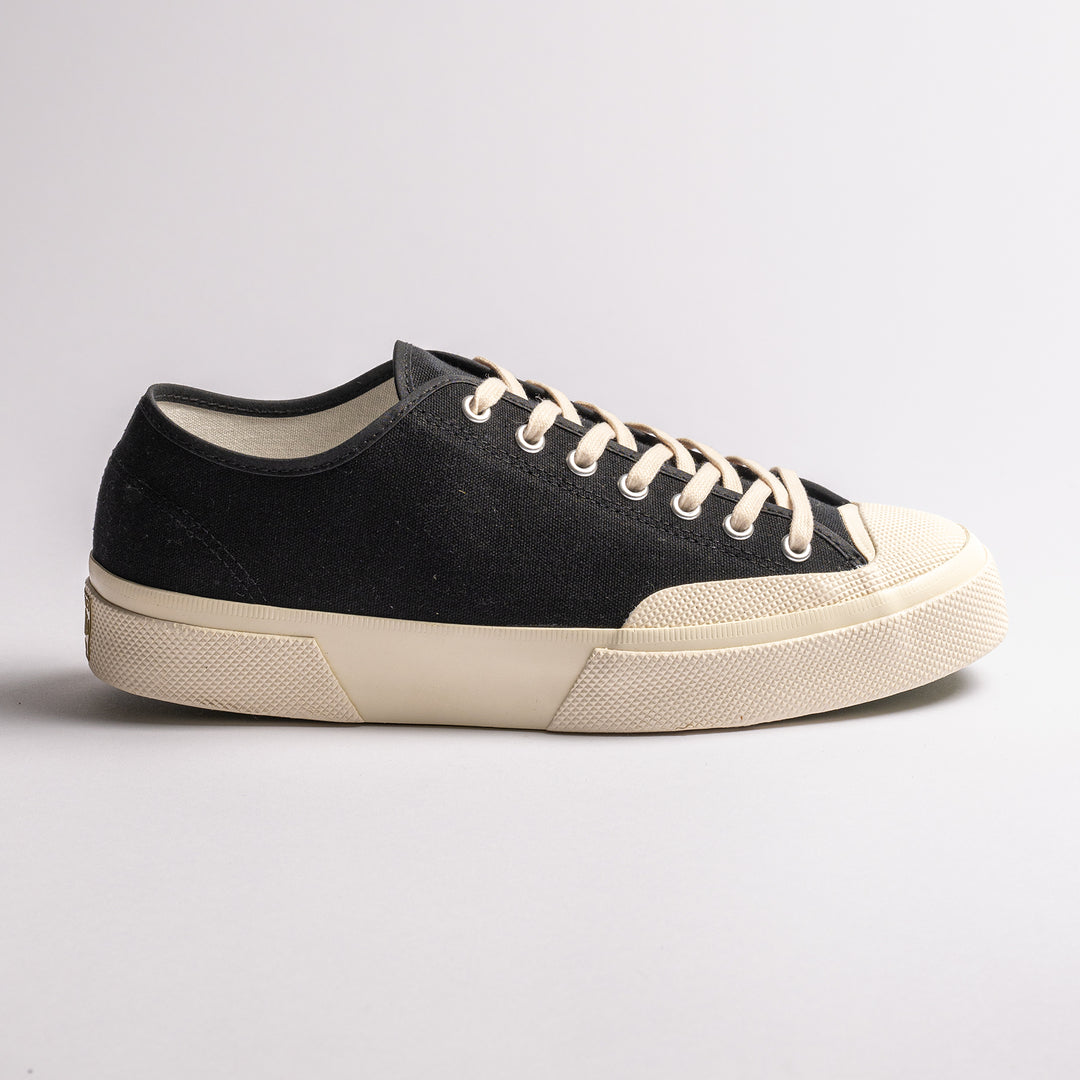 Canvas sneakers från Superga